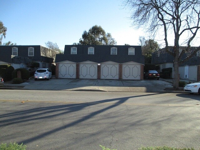 Primary Photo - 916 Maria Ln