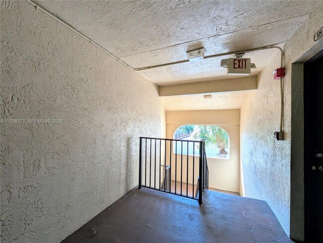 Foto del edificio - 4521 W McNab Rd