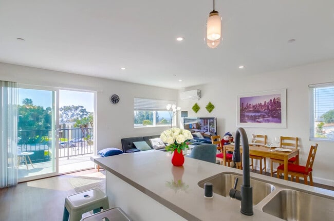 Building Photo - 116 E 22nd St