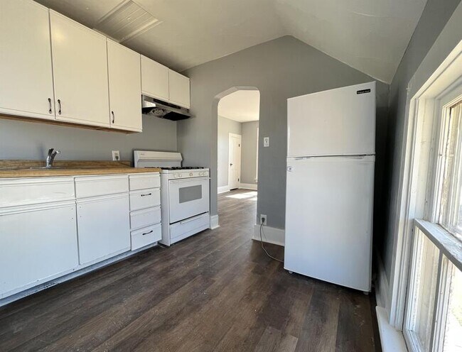 Building Photo - 310 8th Ave