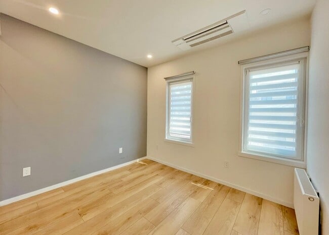 Foto del edificio - 71-53 69th Pl