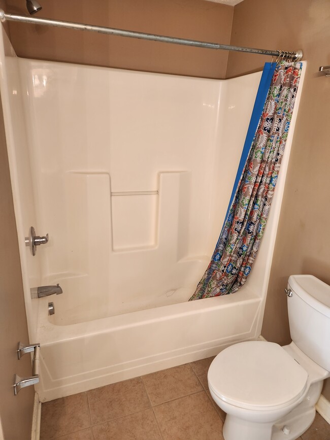Bathroom - 405 Crawford Ave
