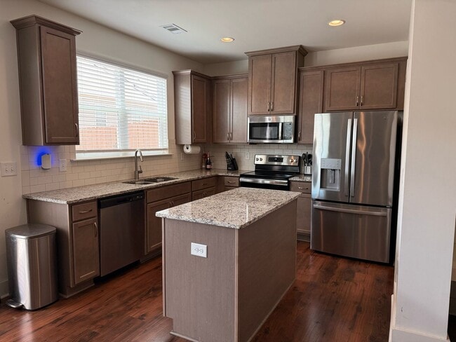 Foto del edificio - 5318 Radford Loop