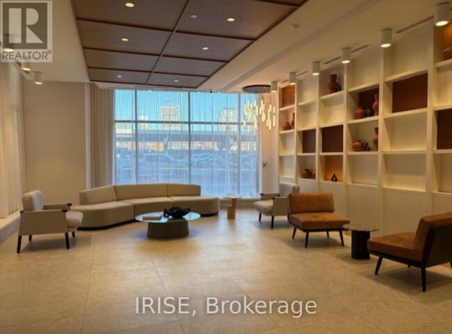 Building Photo - 15 Richardson St