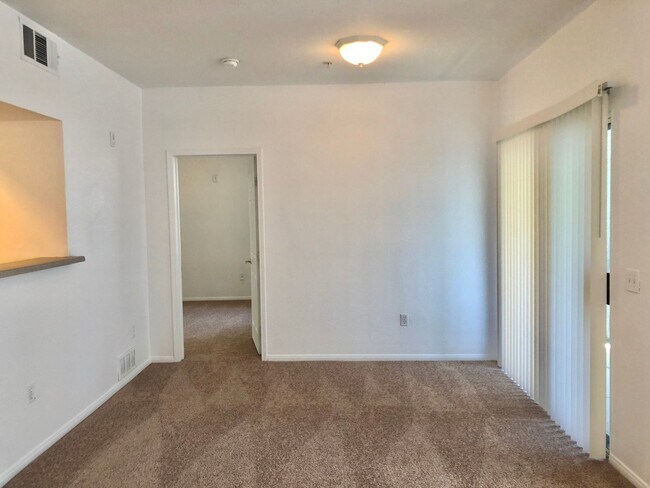 Foto del edificio - Spacious 2Bed/2Bath 2nd Floor Condo located in The Reagent at Town Center !