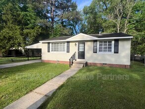 Building Photo - 201 Rosewood Dr