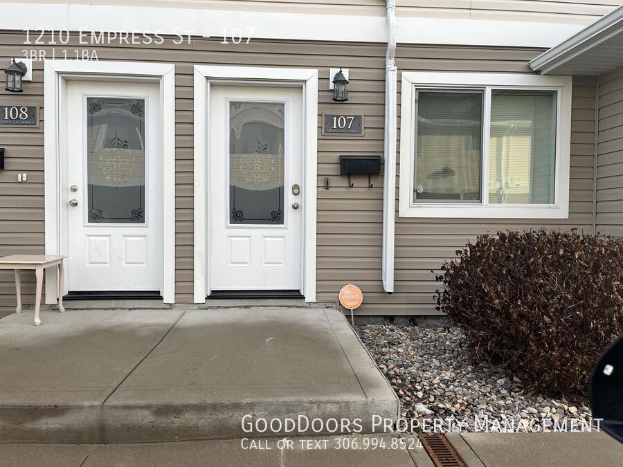 Primary Photo - 1210 Empress St