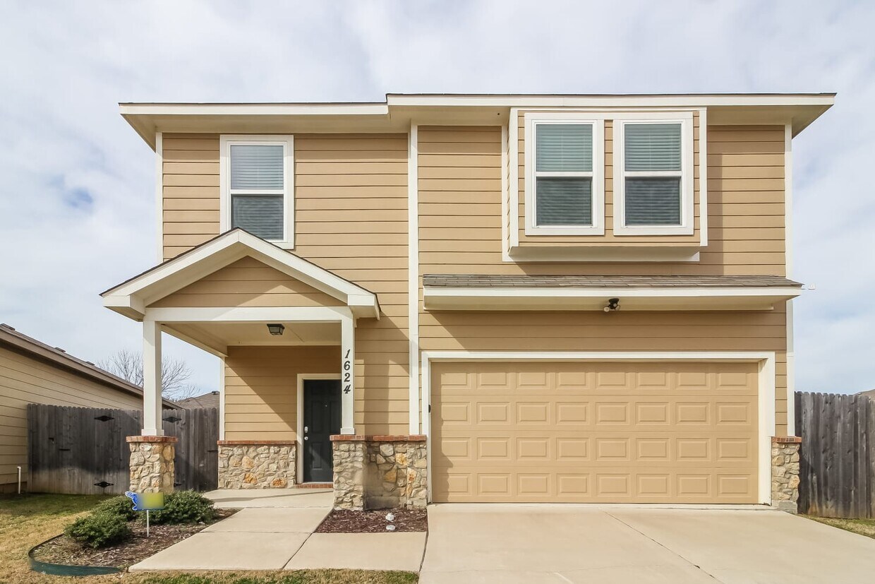 1624 Village Park Trl House Rental in Burleson, TX