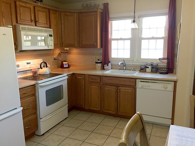 Building Photo - 5 Tunxis Pl