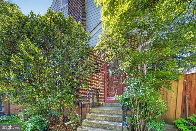 Building Photo - 3606 Jocelyn St NW