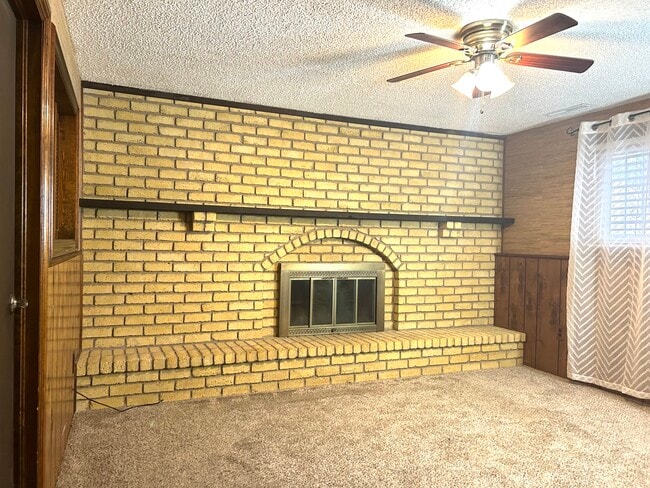 Building Photo - 5890 Del Paz Dr