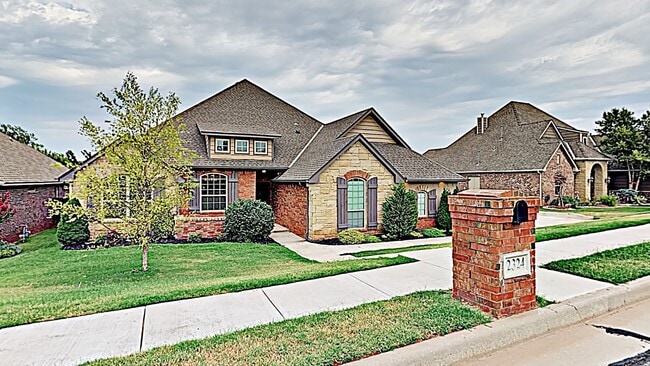 Foto del edificio - Stunning 5 Bedroom In Edmond With Bonus Room and Study