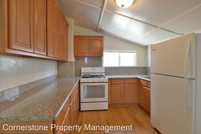 Building Photo - 2 br, 1 bath House - 1026 W Julian St