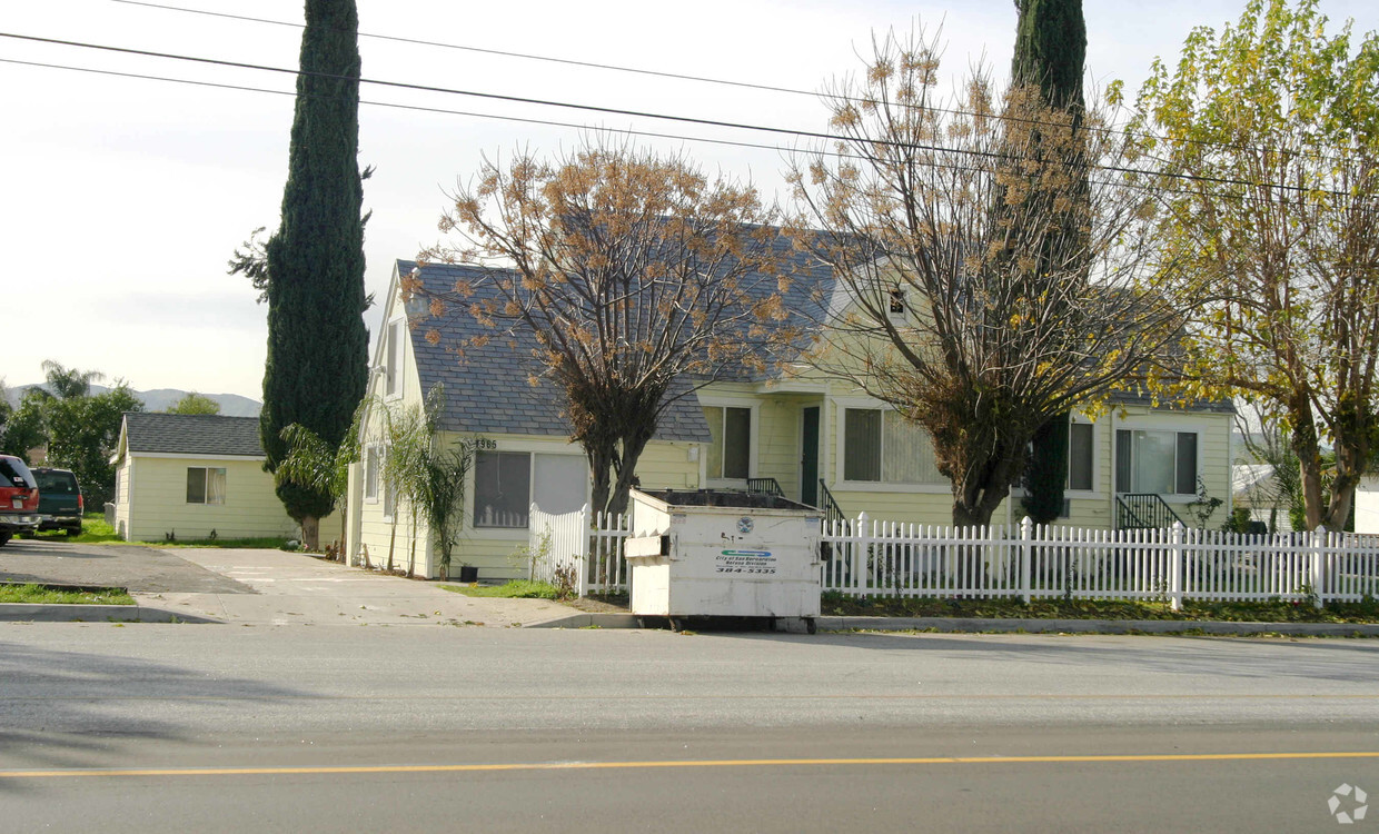 Primary Photo - 1965 E San Bernardino Ave