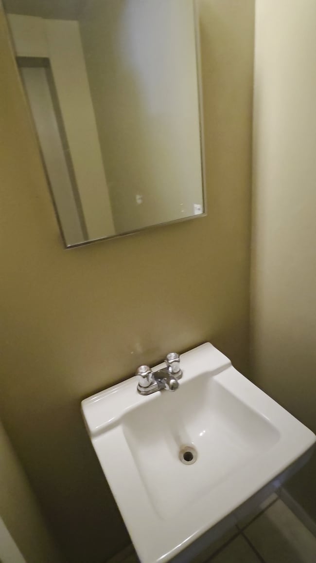 Building Photo - 499 Albert St