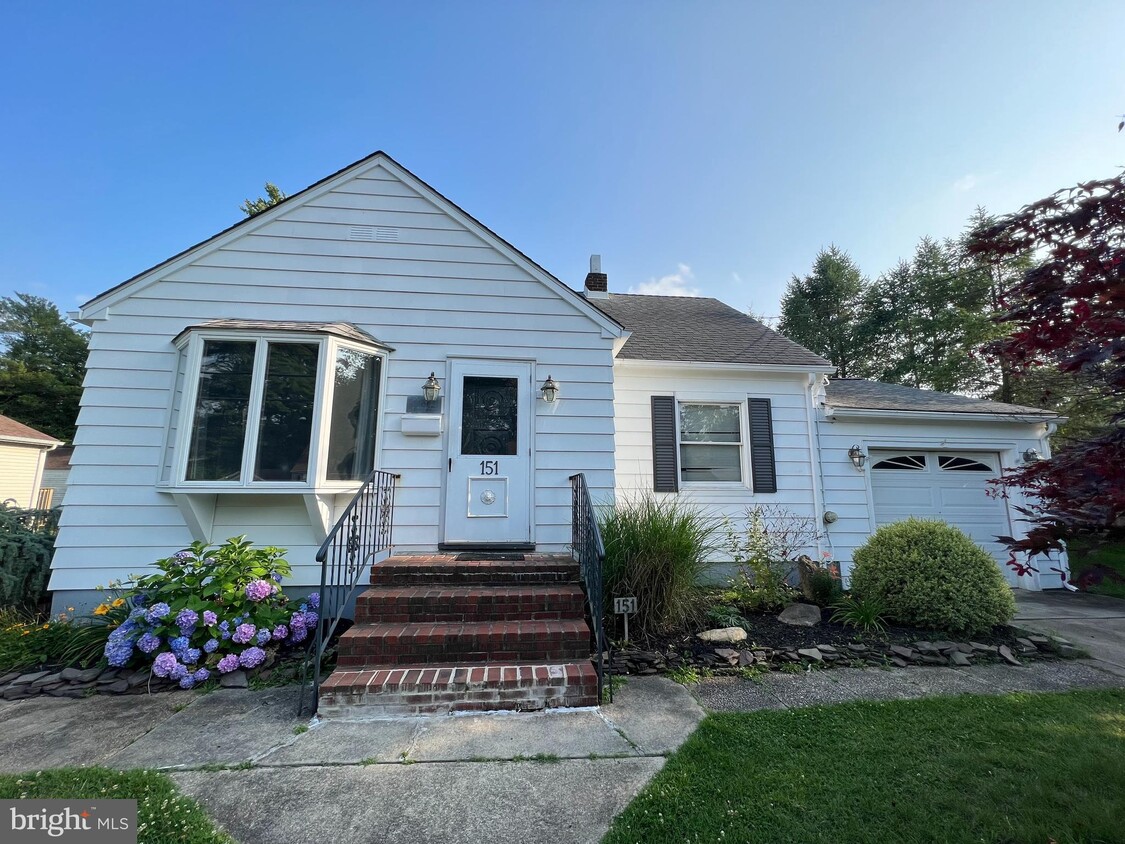Foto principal - 151 W White Horse Pike