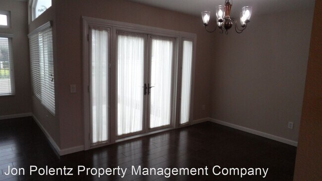 Foto del edificio - 2 br, 1.5 bath House - 487 Deerfield Ave.