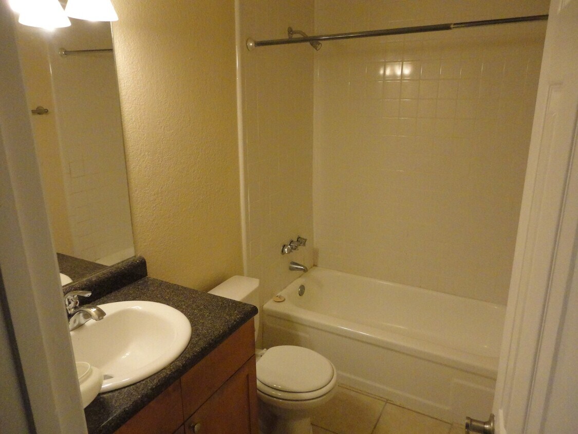 Foto principal - 1810 NW 23rd Blvd
