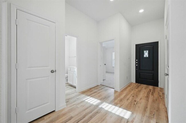 Building Photo - 3535 Carniff Garden Dr