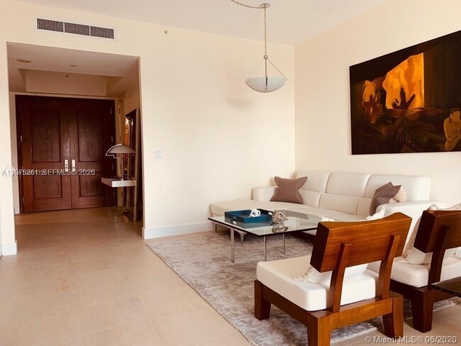 Building Photo - 1425 Brickell Ave