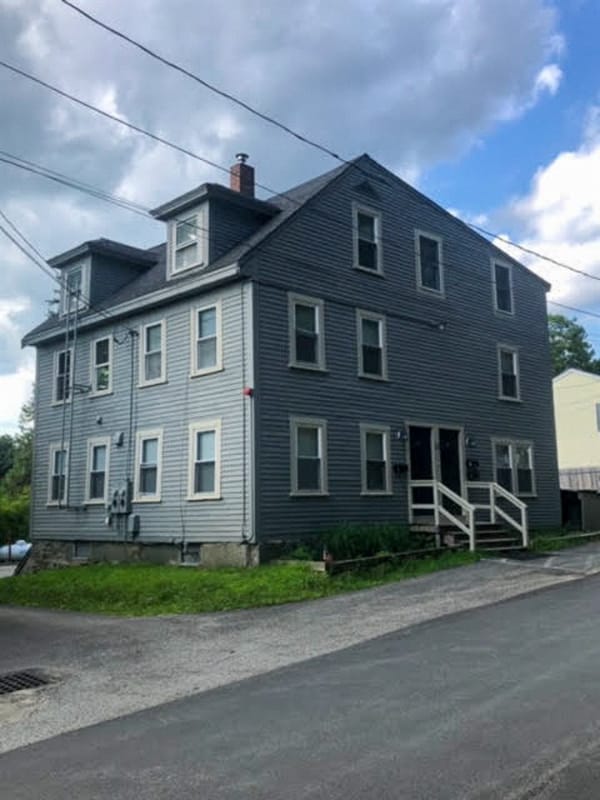 15 Schoolhouse Ln