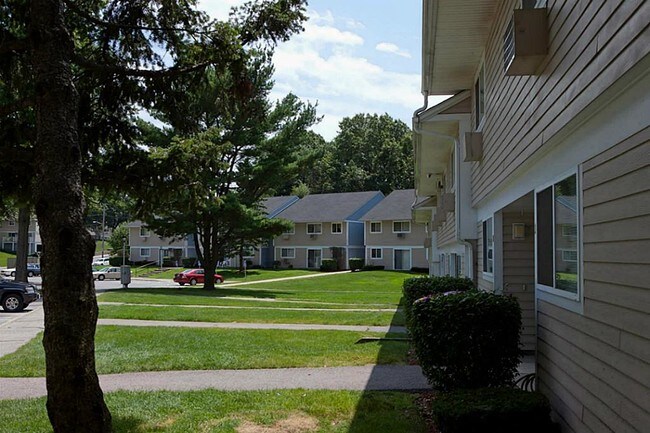 Building Photo - 121 Rock Ridge Dr