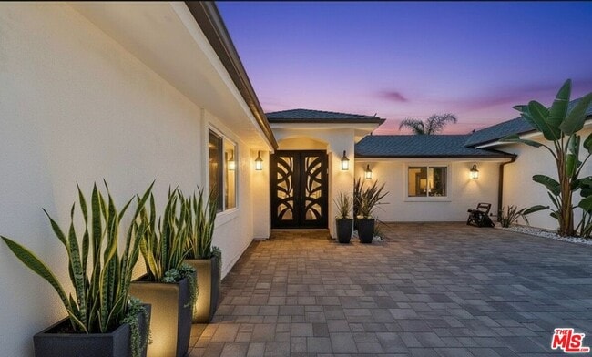 Foto del edificio - 6243 Berquist Ave