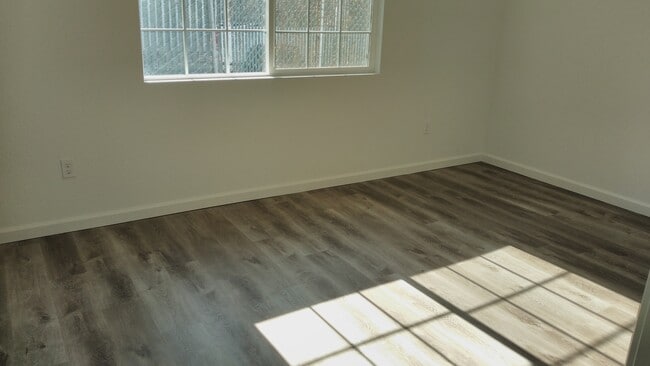 Building Photo - 3800 44th Ave