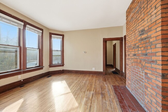 Building Photo - Muir - 308-308 1/2 Wilber Ave