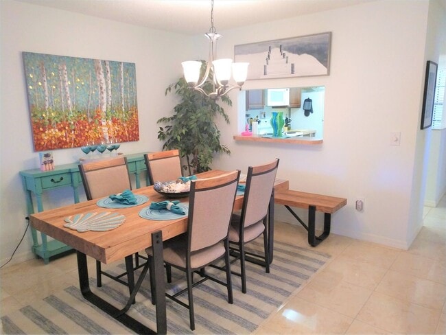 Building Photo - Seasonal Short-Term First Floor 2-Bedroom 2-Bathroom Condo located in Englewood!