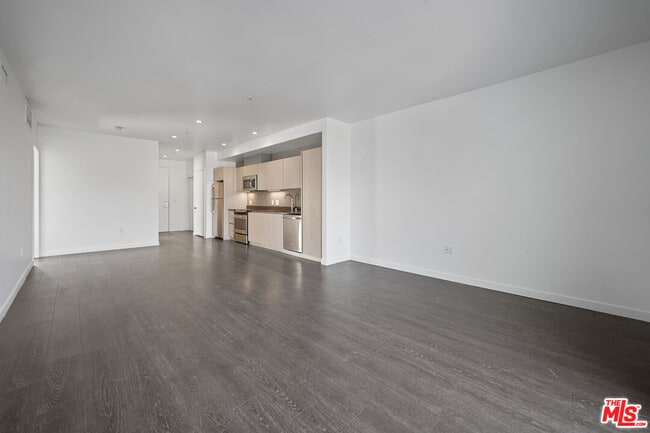 Foto del edificio - 5800 Harold Way