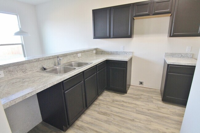 Building Photo - 1605 Duet Dr