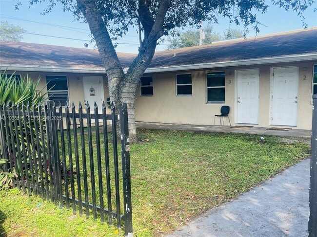 Building Photo - 2247 Simms St