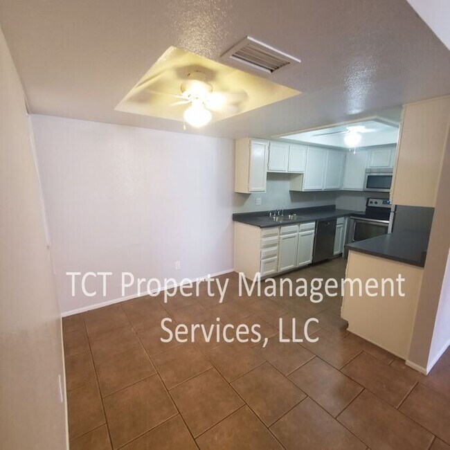 Building Photo - Double Master 2 Bedroom in Dobson Villas !