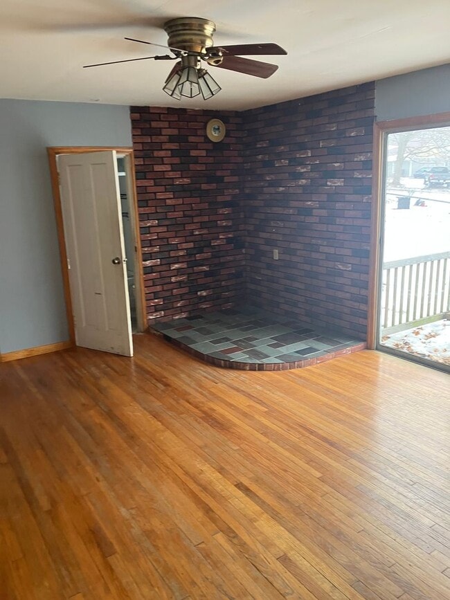 Building Photo - 612 Wallace Dr