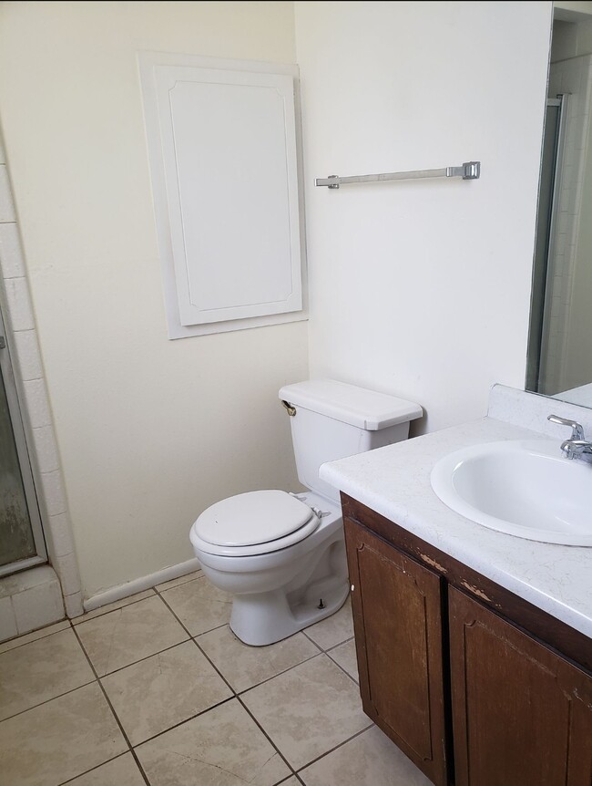 Building Photo - 475-477 Delta Cir