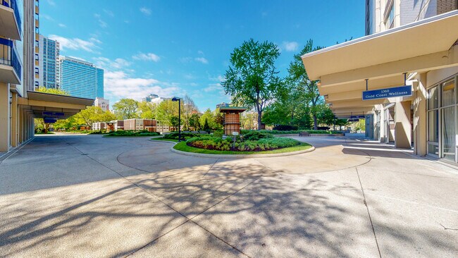 Foto del edificio - 1360 N Sandburg Terrace