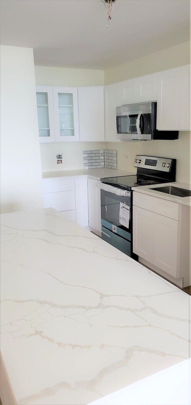 Building Photo - 1660 N LaSalle Dr