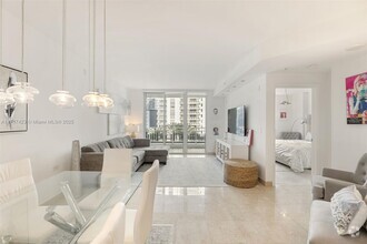 Building Photo - 801 Brickell Key Blvd