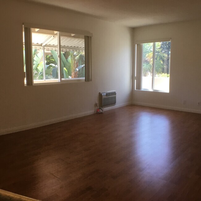Living Room - 130 S Meridith Ave