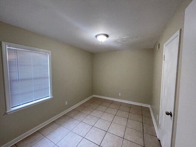 Building Photo - 618 Frayser Dr
