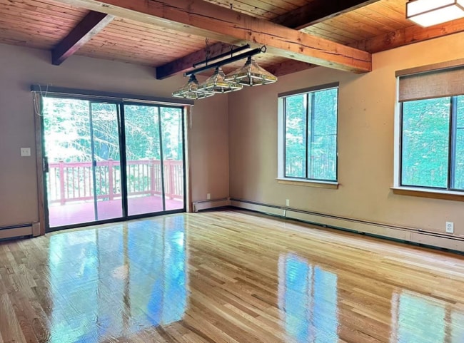 Building Photo - 40 Laurelwood Dr