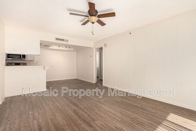 Foto del edificio - 4444 E Paradise Village Pkwy N