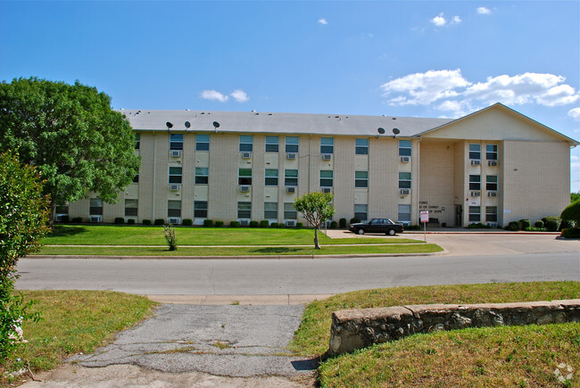 Building Photo - Lake Como Apartments