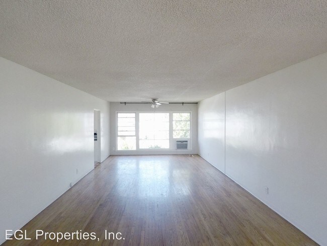 Building Photo - 7941 1/2-7941 Blackburn Ave