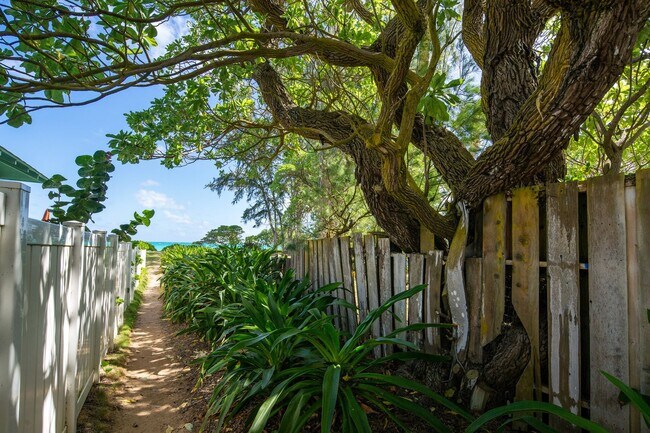 Foto del edificio - Fully furnished beach-side studio includes...