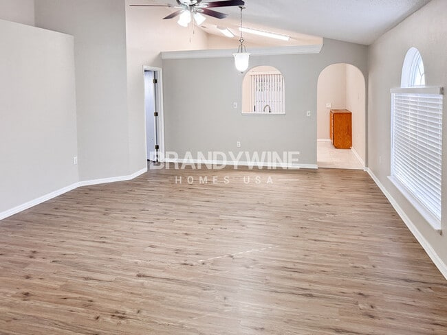 Foto del edificio - 355 Placid Lake Dr