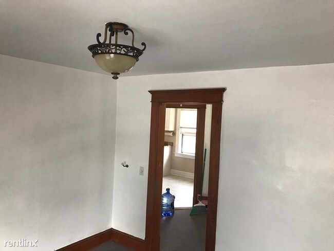 Building Photo - 1 br, 1 bath Apartment - 16 Clark St 2 Unit 2