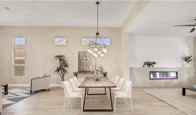 Building Photo - 2608 Desert Sands Dr