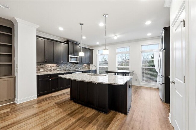 Foto del edificio - 7809 Laurel Crest Dr